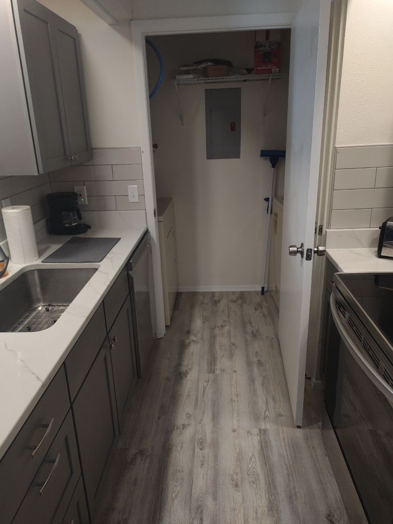 Fully remodeled condo near beaches and hospitals - Photo 4