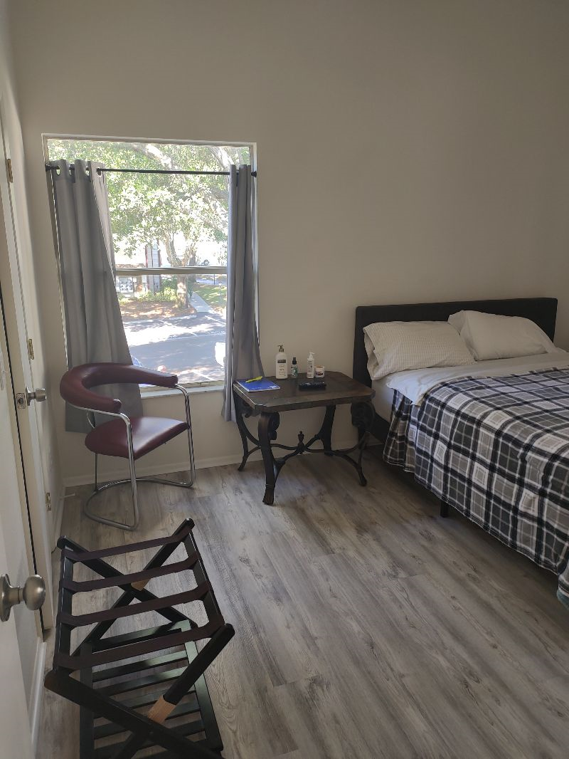 Fully remodeled condo near beaches and hospitals - Photo 9