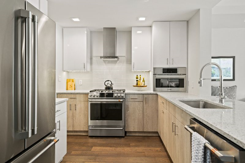 In town Condo - Photo 3