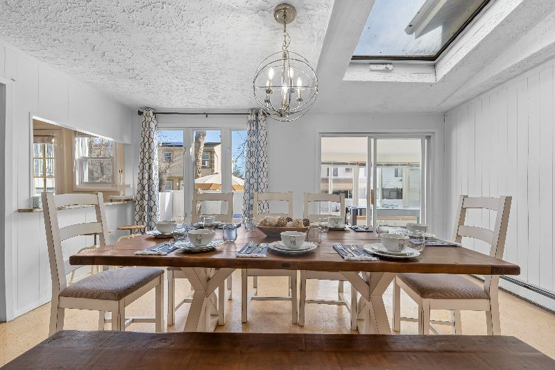 Explore Long Island House - Photo 3