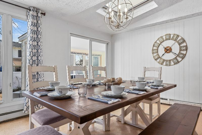 Explore Long Island House - Photo 5