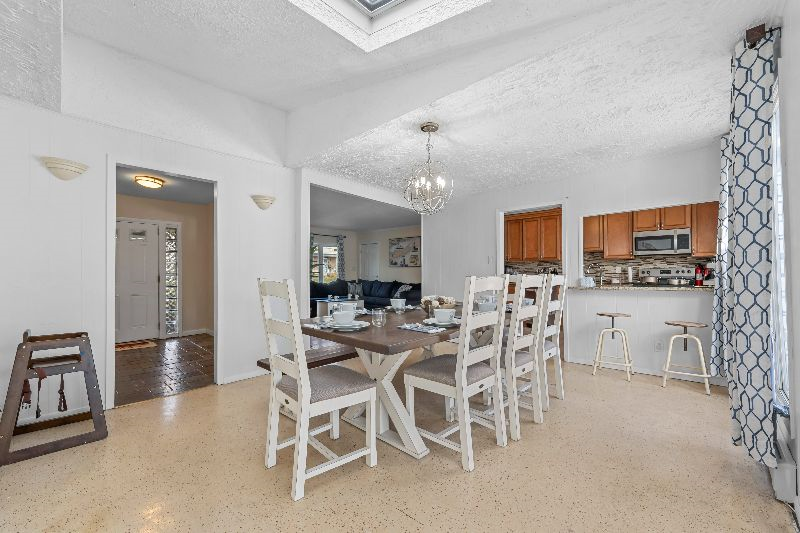 Explore Long Island House - Photo 8