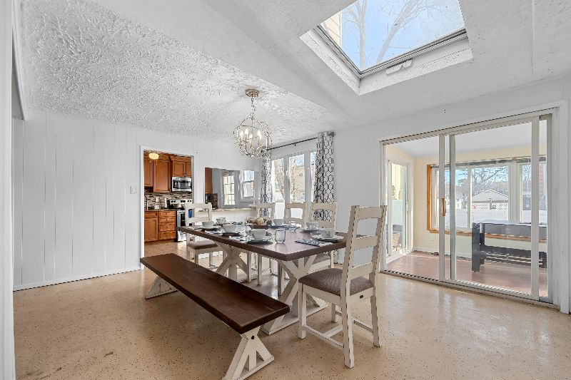 Explore Long Island House - Photo 9