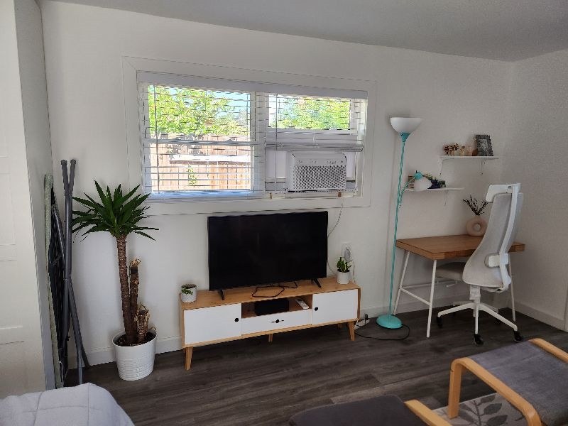 Charming Studio with Full Kitchen in an Upscale Neighborhood - Photo 3