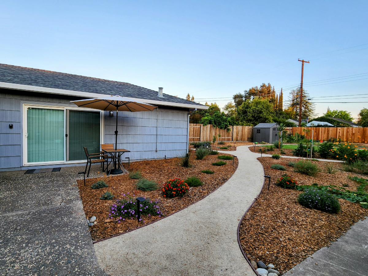 Charming Studio with Full Kitchen in an Upscale Neighborhood - Photo 1