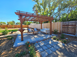 Charming Studio with Full Kitchen in an Upscale Neighborhood - Photo 2