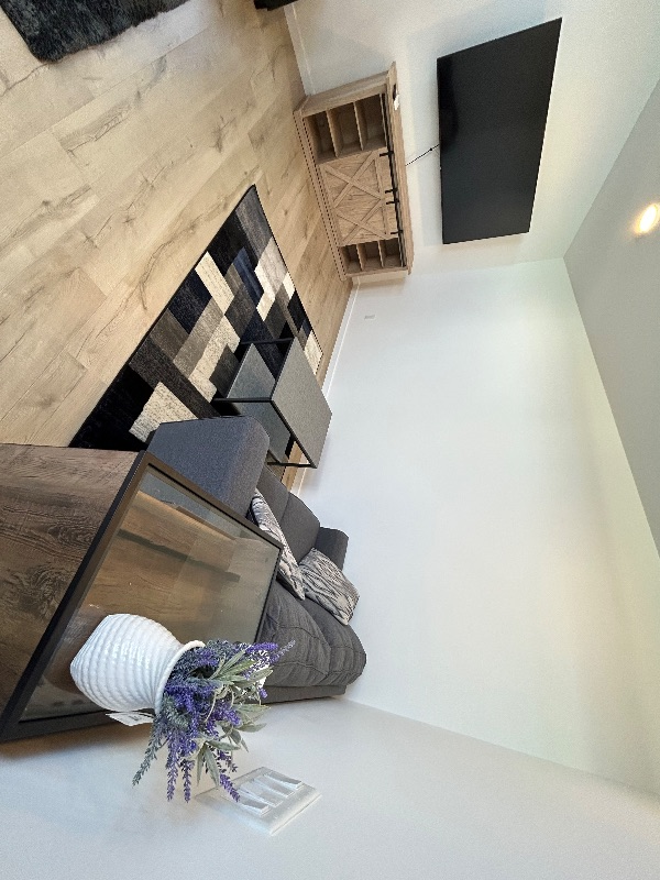 Modern Cottage Guesthouse with Private Entrance & Parking - Photo 2