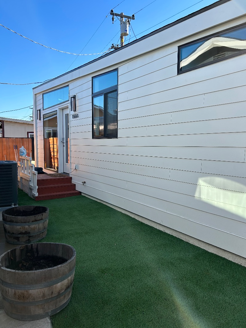 Modern Cottage Guesthouse with Private Entrance & Parking - Photo 3