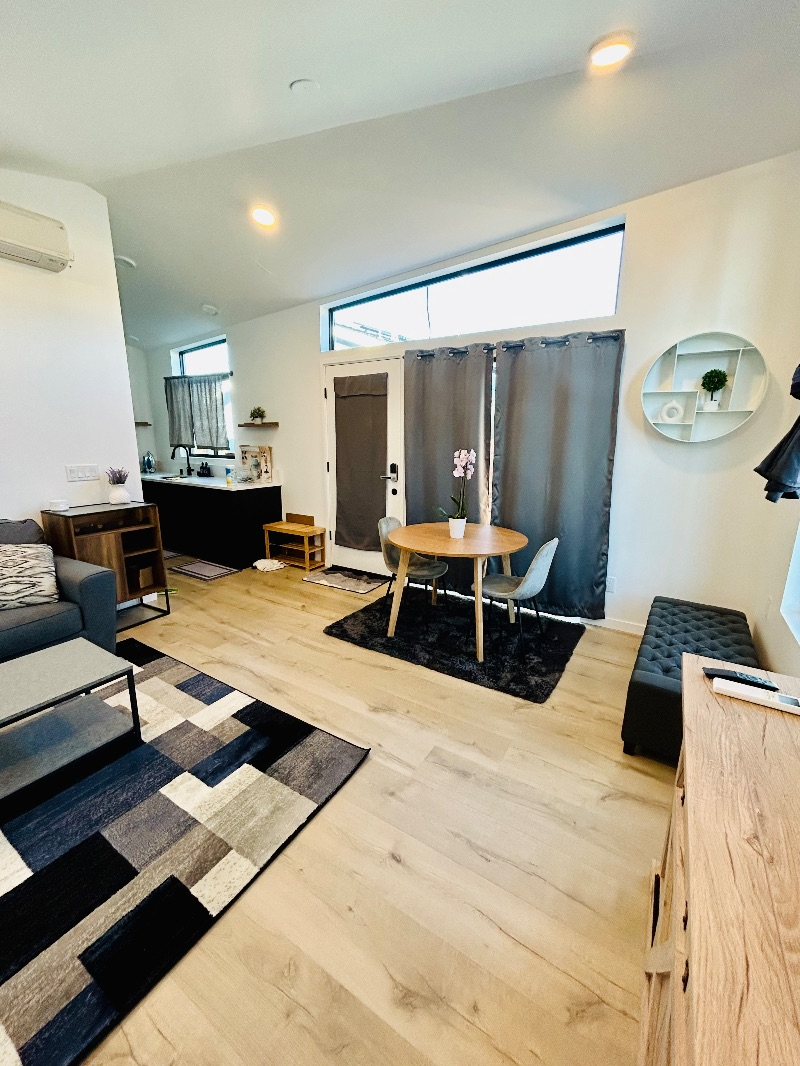 Modern Cottage Guesthouse with Private Entrance & Parking - Photo 6