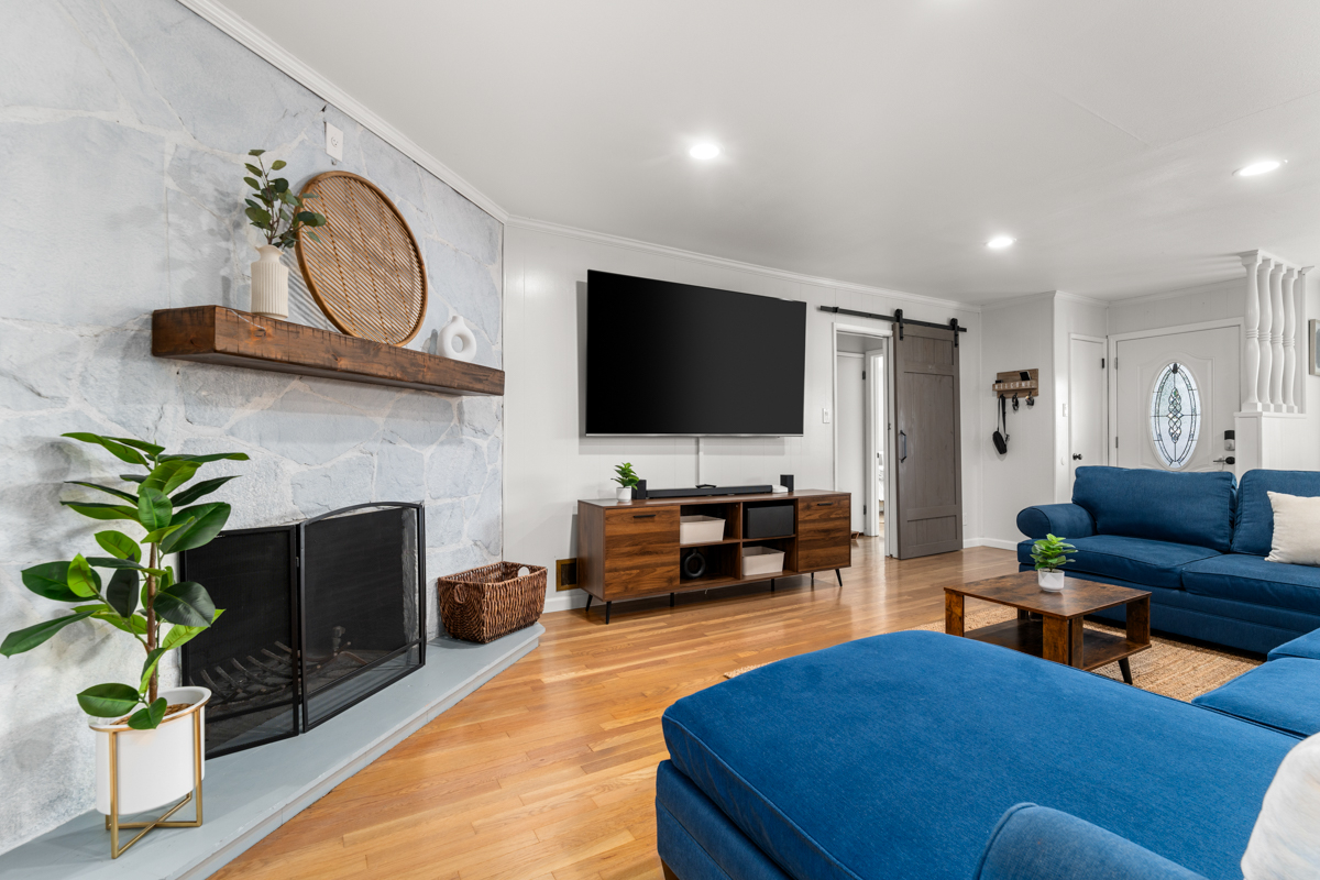 Casa Azul Luxury 3 Bed/2 Bath Home Centrally Located in L.A. - Photo 5