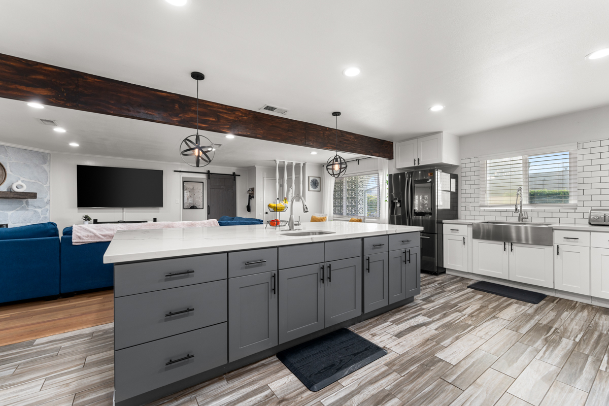 Casa Azul Luxury 3 Bed/2 Bath Home Centrally Located in L.A. - Photo 6