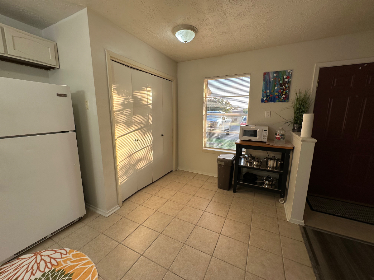 Aggie Casa in Bryan - 2 bedroom, Dogs Welcome duplex, large fenced backyard - Photo 3