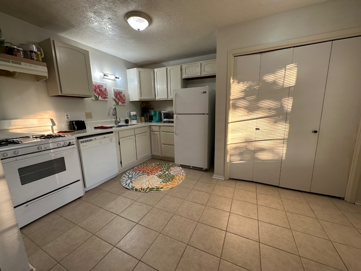 Aggie Casa in Bryan - 2 bedroom, Dogs Welcome duplex, large fenced backyard - Photo 4