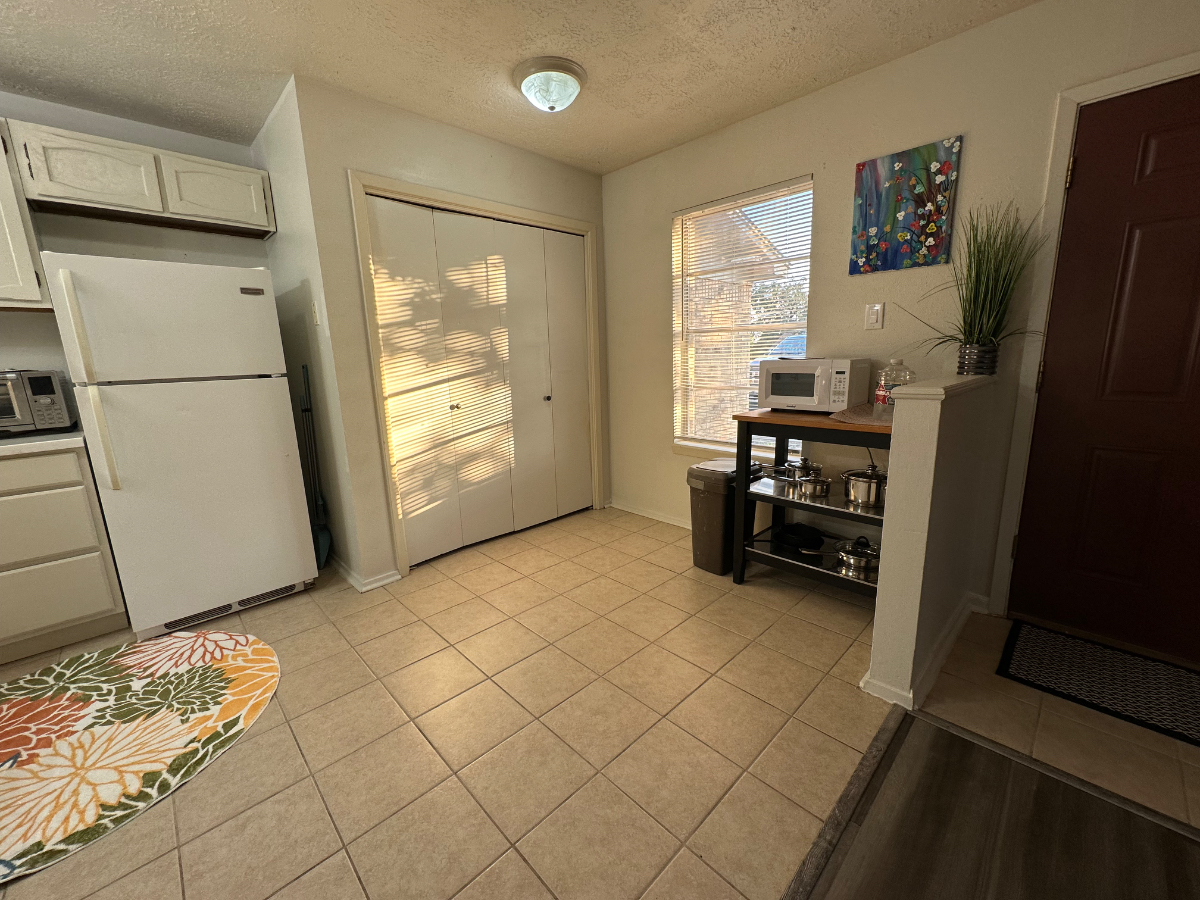 Aggie Casa in Bryan - 2 bedroom, Dogs Welcome duplex, large fenced backyard - Photo 5