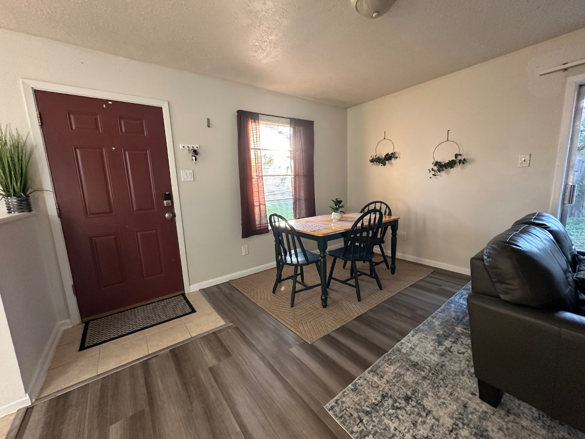 Aggie Casa in Bryan - 2 bedroom, Dogs Welcome duplex, large fenced backyard - Photo 6