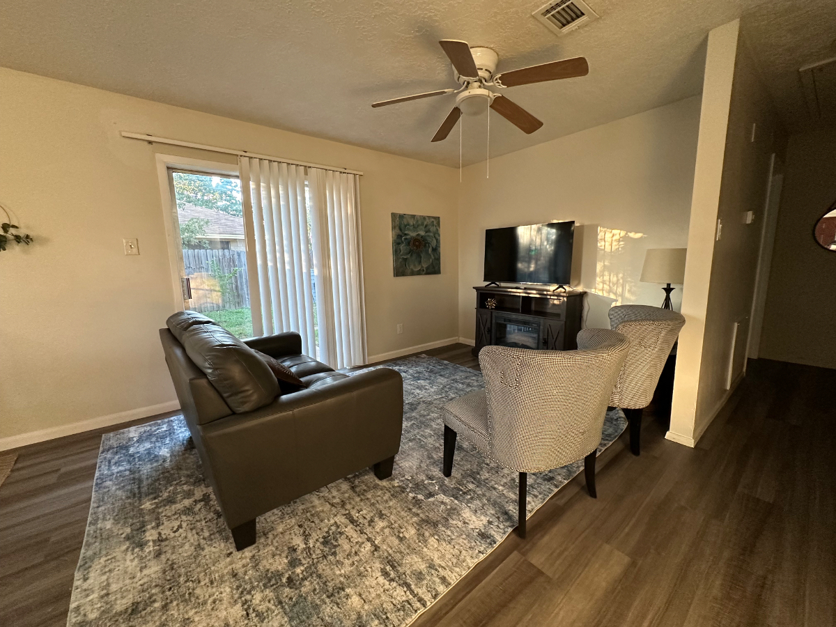 Aggie Casa in Bryan - 2 bedroom, Dogs Welcome duplex, large fenced backyard - Photo 7