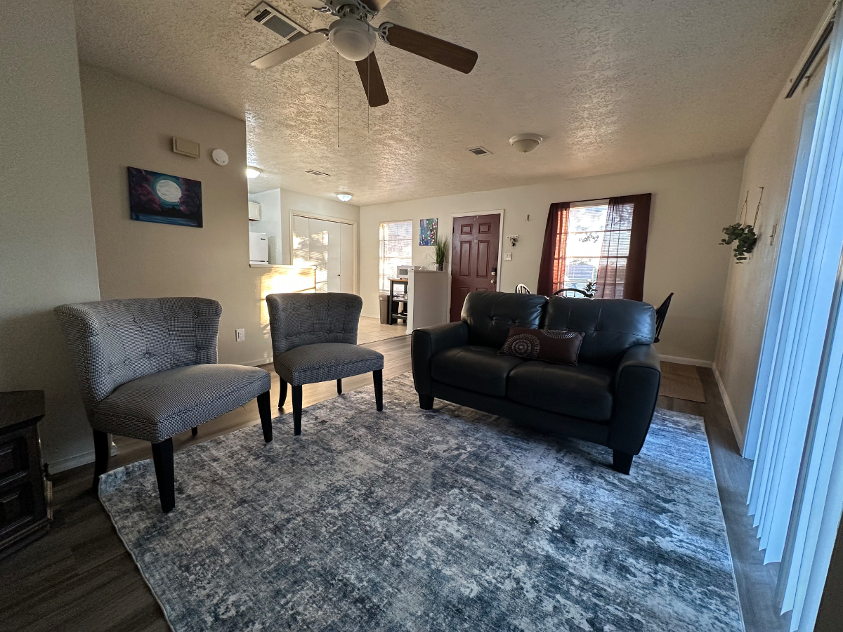 Aggie Casa in Bryan - 2 bedroom, Dogs Welcome duplex, large fenced backyard - Photo 8