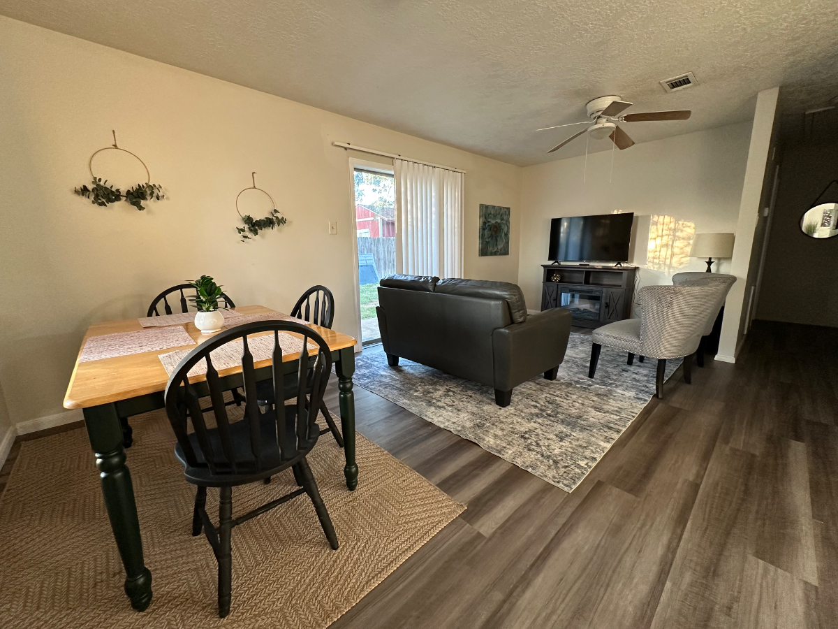 Aggie Casa in Bryan - 2 bedroom, Dogs Welcome duplex, large fenced backyard - Photo 9