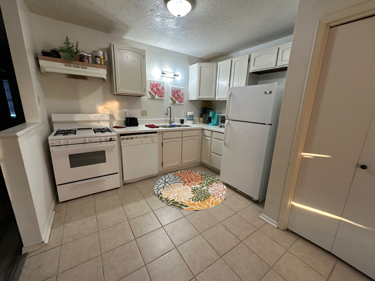 Aggie Casa in Bryan - 2 bedroom, Dogs Welcome duplex, large fenced backyard - Photo 2