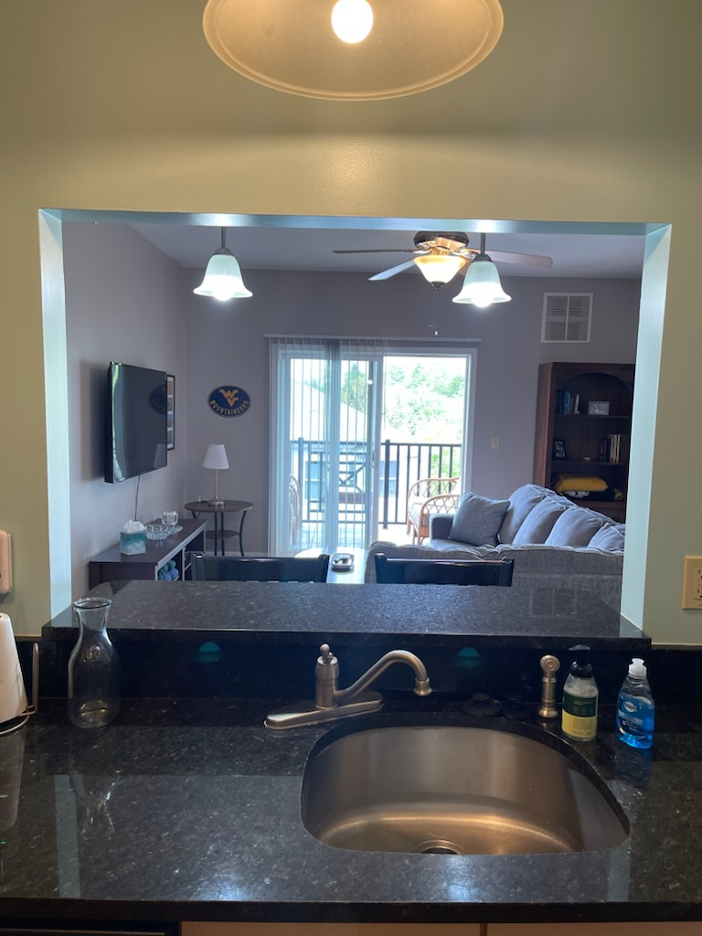 Updated 2 bed 2 bath condo, close to all hospitals - Photo 8