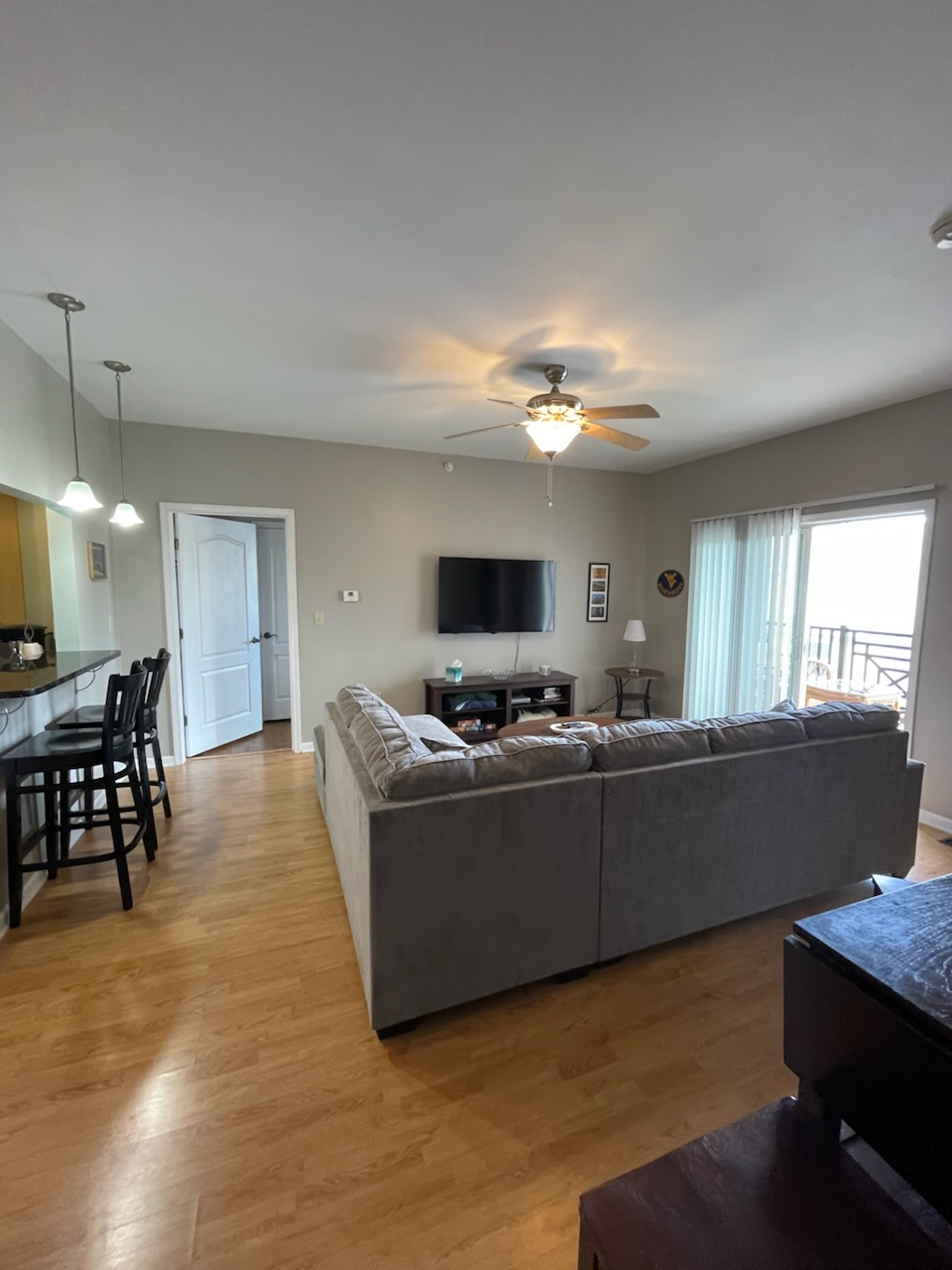 Updated 2 bed 2 bath condo, close to all hospitals - Photo 7