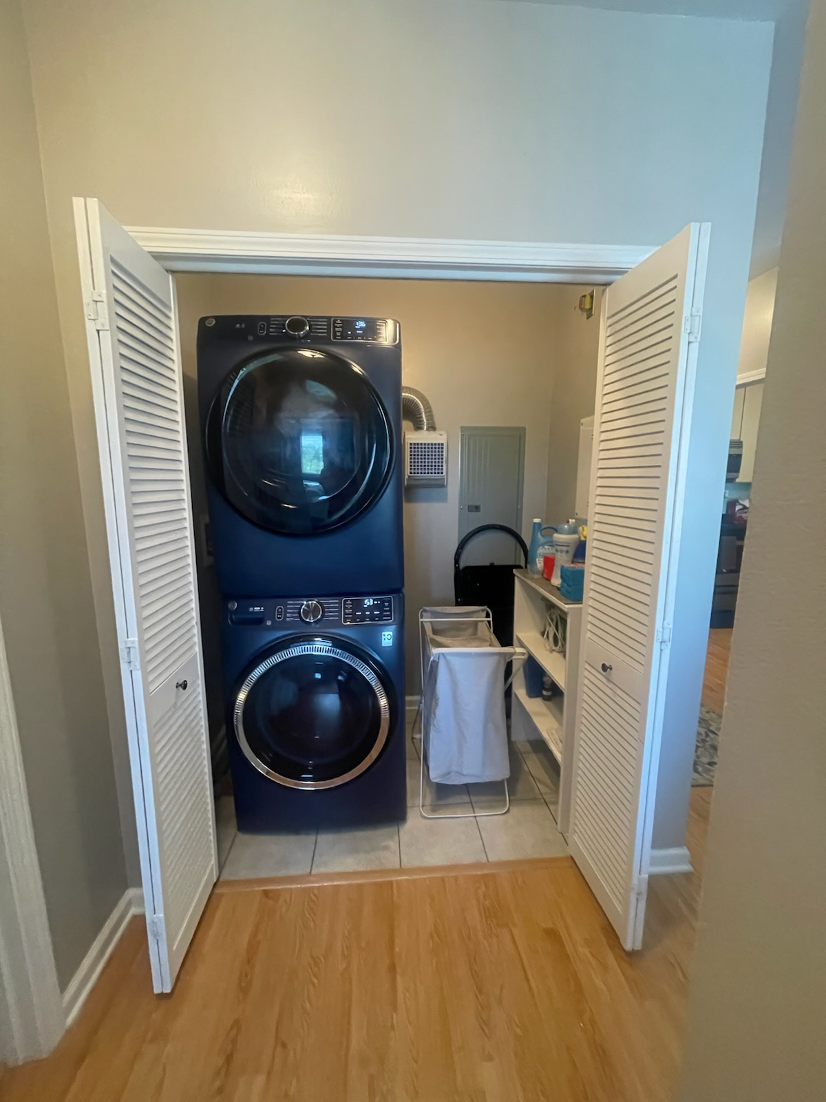 Updated 2 bed 2 bath condo, close to all hospitals - Photo 11