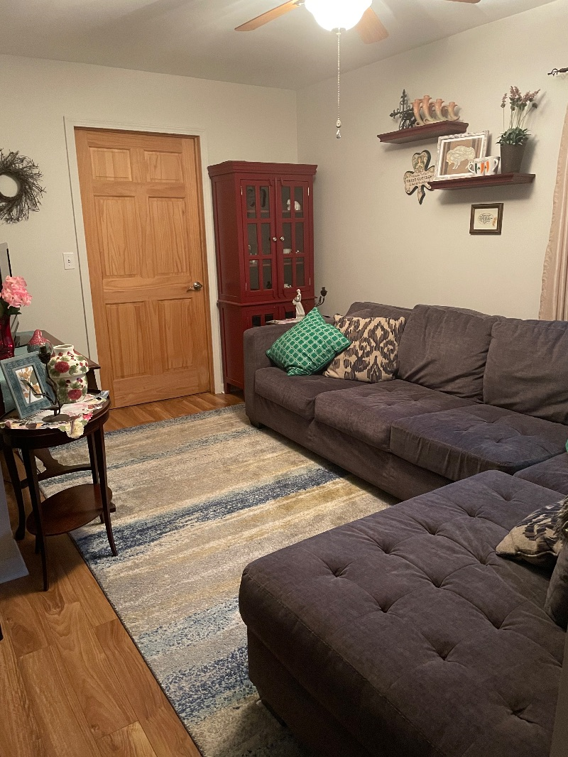 Cozy 2 bedroom 1 bathroom suite in West Seneca NY - Photo 2