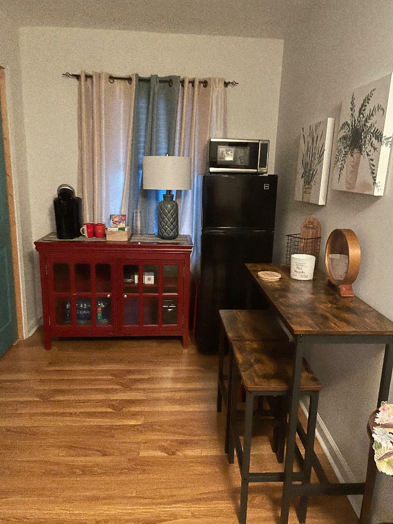 Cozy 2 bedroom 1 bathroom suite in West Seneca NY - Photo 4