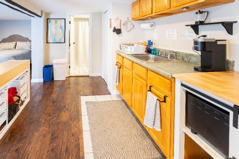 Valhalla Private Furnished Lower Level Studio Apartment - Photo 11