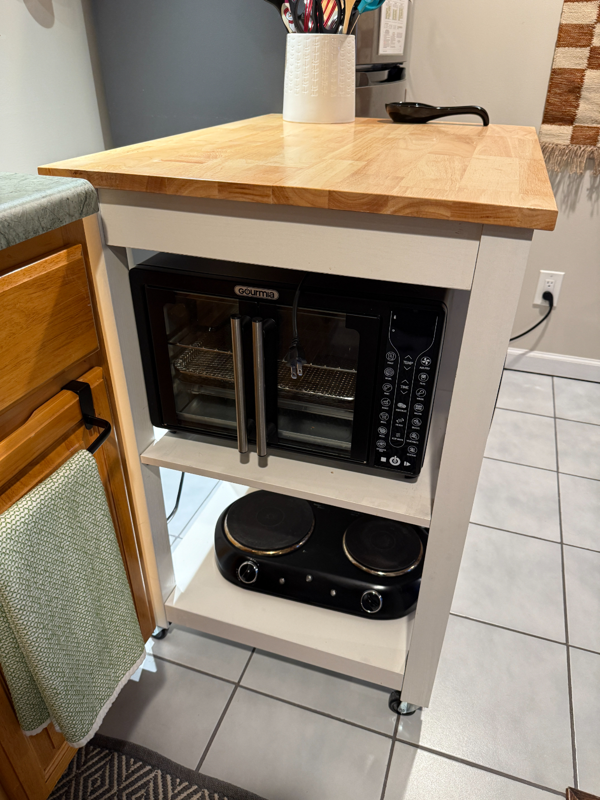 Valhalla Private Furnished Lower Level Studio Apartment - Photo 10