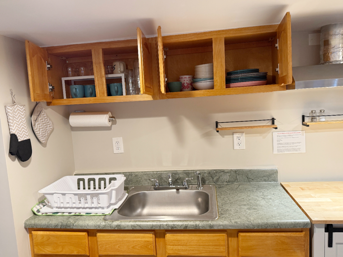 Valhalla Private Furnished Lower Level Studio Apartment - Photo 7