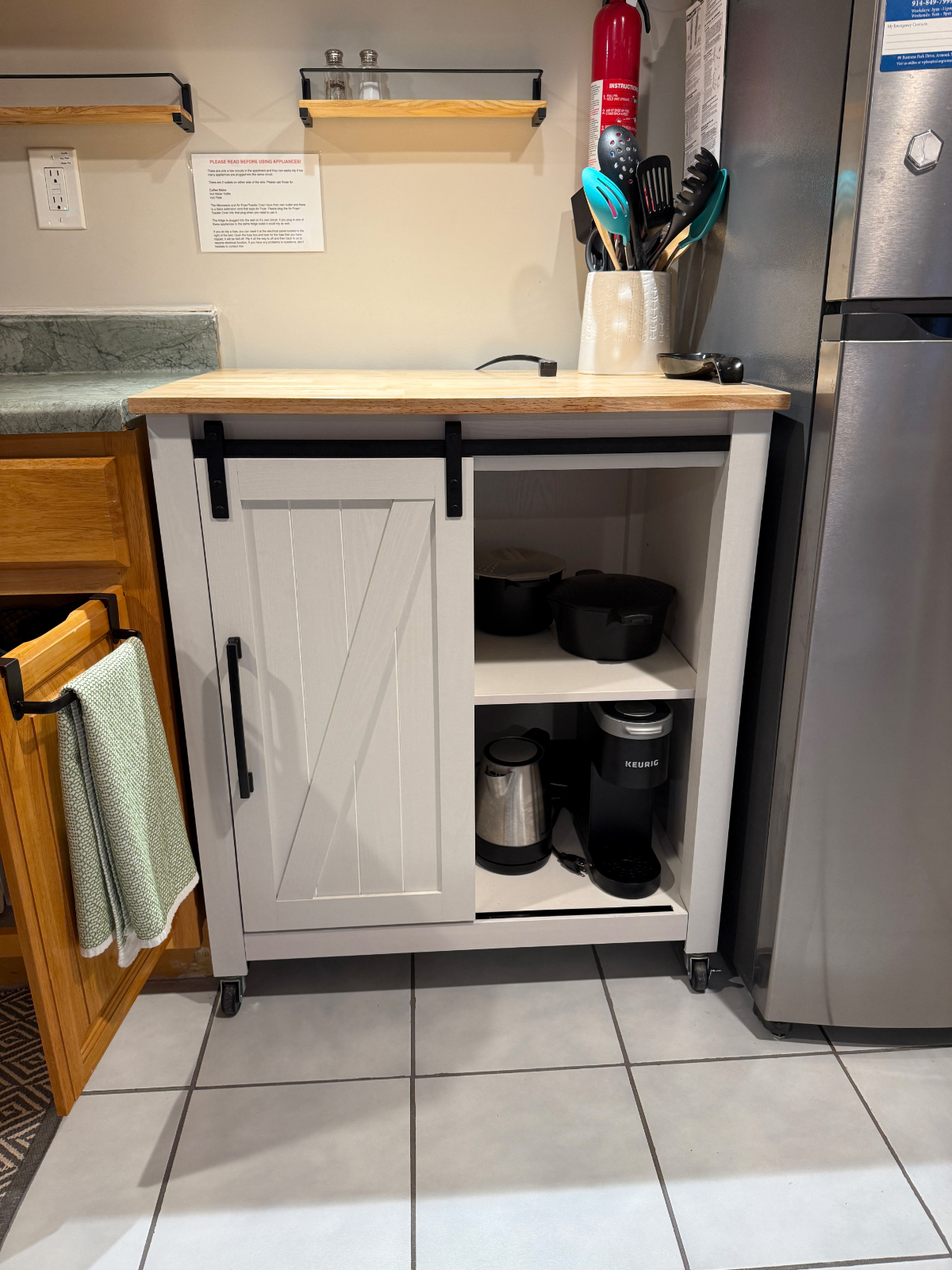 Valhalla Private Furnished Lower Level Studio Apartment - Photo 9