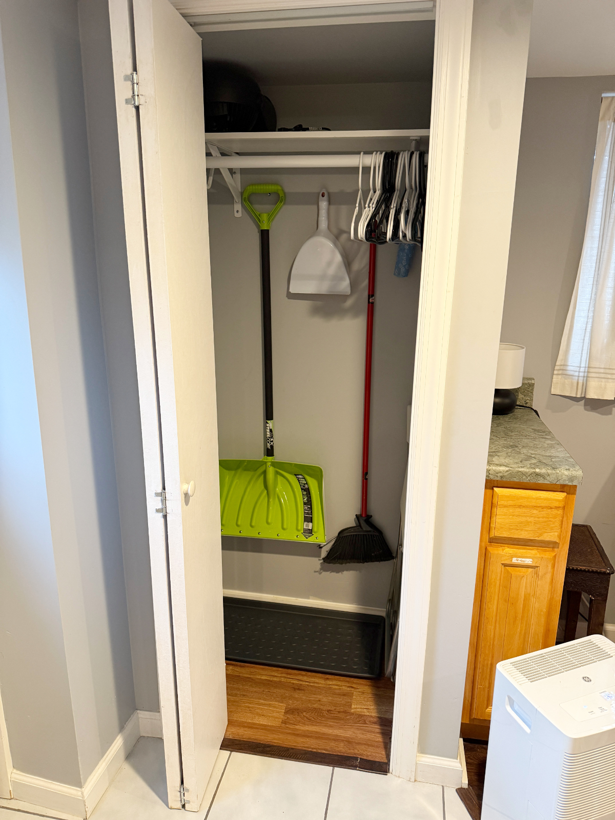 Valhalla Private Furnished Lower Level Studio Apartment - Photo 12