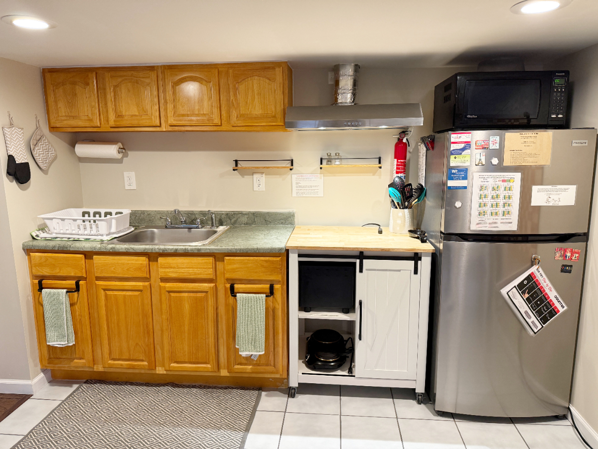 Valhalla Private Furnished Lower Level Studio Apartment - Photo 5