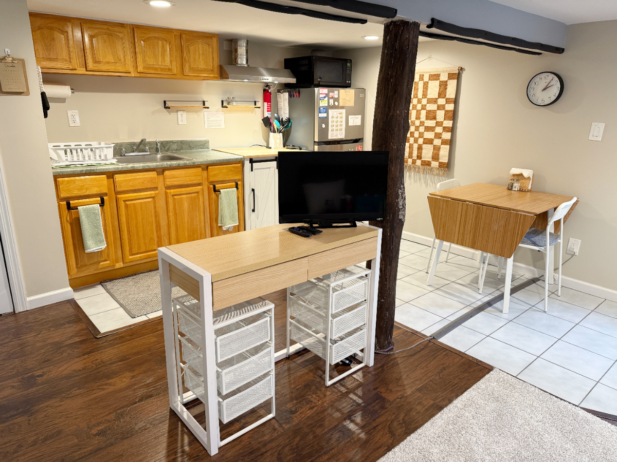 Valhalla Private Furnished Lower Level Studio Apartment - Photo 3