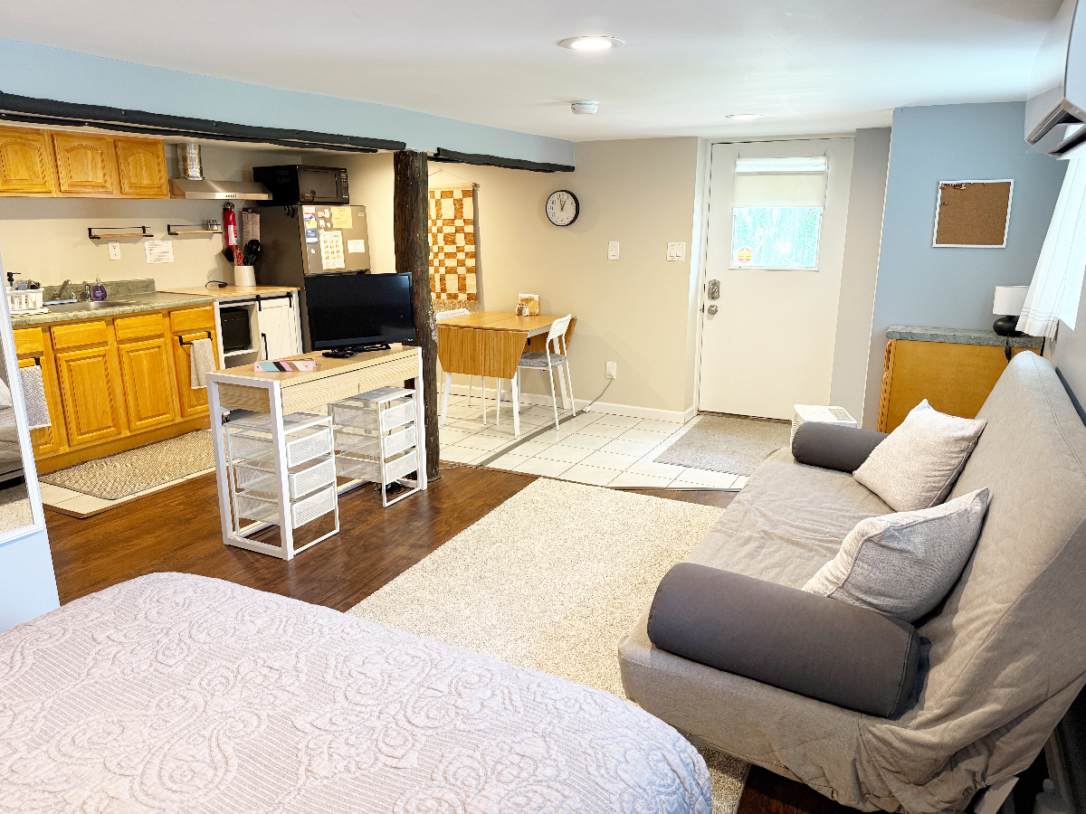 Valhalla Private Furnished Lower Level Studio Apartment - Photo 2