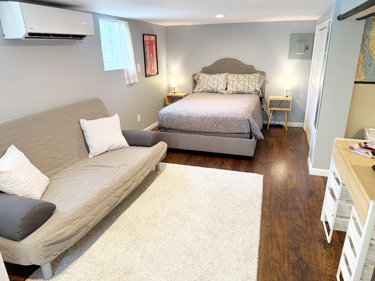 Valhalla Private Furnished Lower Level Studio Apartment - Photo 1