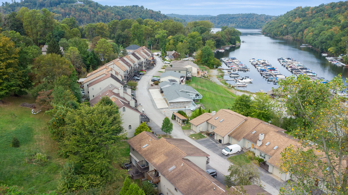 Lakeside Haven - Photo 3