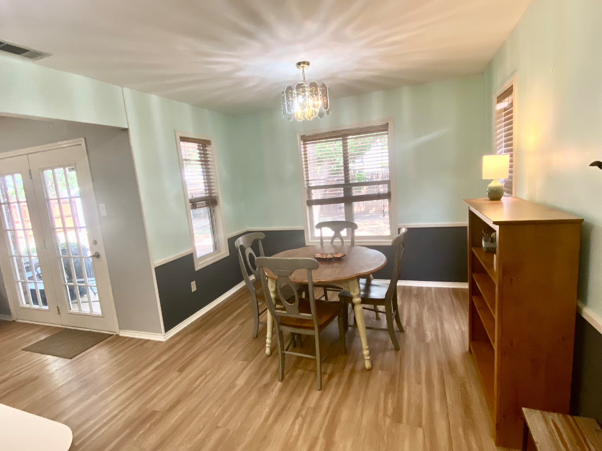 Quiet street / 3/2/2 / TTU/LCU Stay / Pet Friendly / Yard / WFH - Photo 2