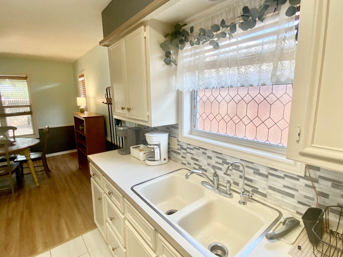 Quiet street / 3/2/2 / TTU/LCU Stay / Pet Friendly / Yard / WFH - Photo 3