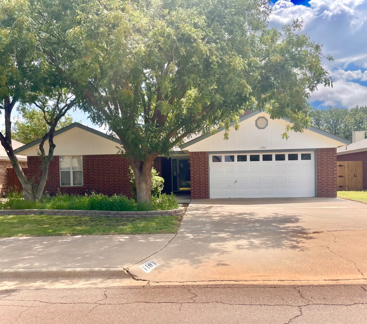 Quiet street / 3/2/2 / TTU/LCU Stay / Pet Friendly / Yard / WFH - Photo 11