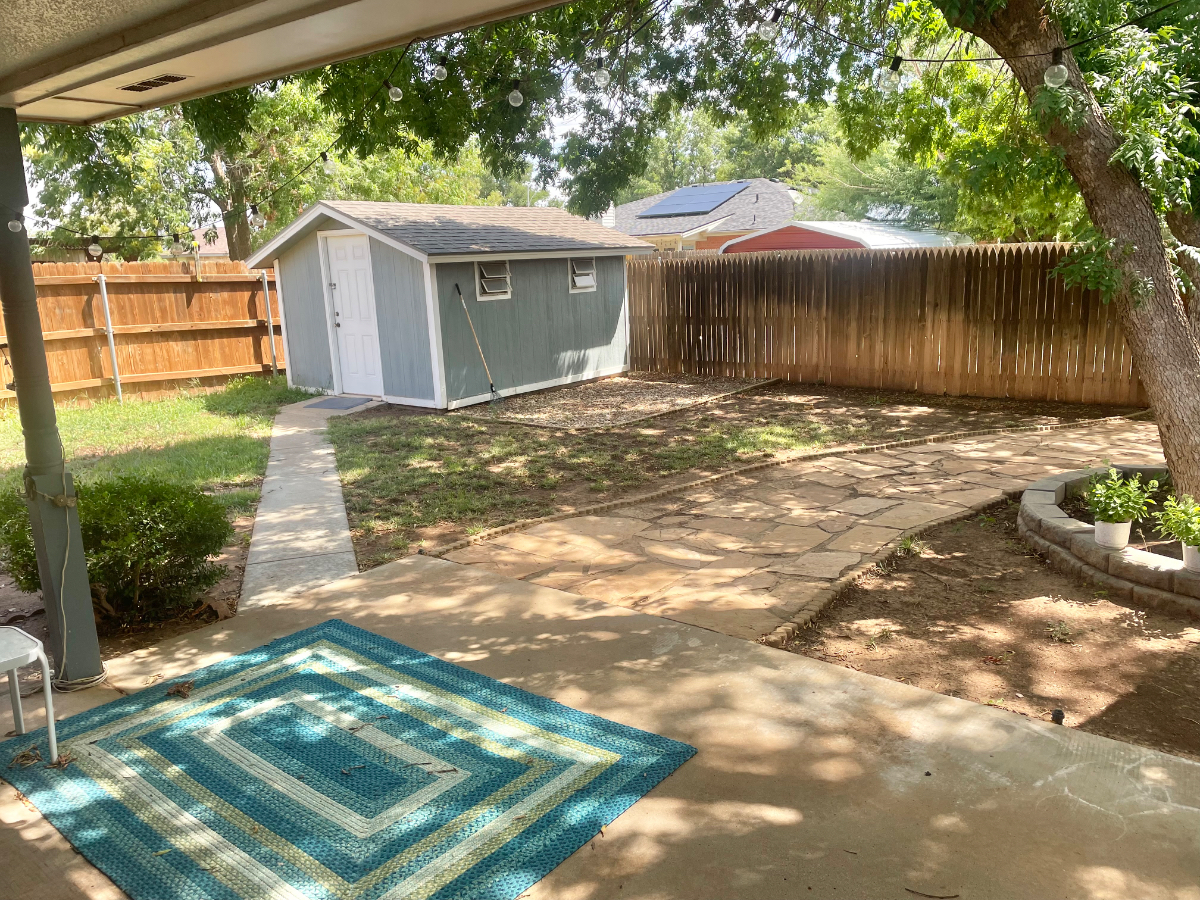 Quiet street / 3/2/2 / TTU/LCU Stay / Pet Friendly / Yard / WFH - Photo 12