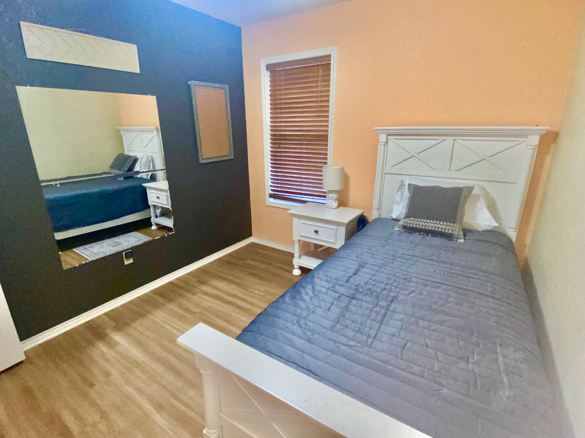 Quiet street / 3/2/2 / TTU/LCU Stay / Pet Friendly / Yard / WFH - Photo 7
