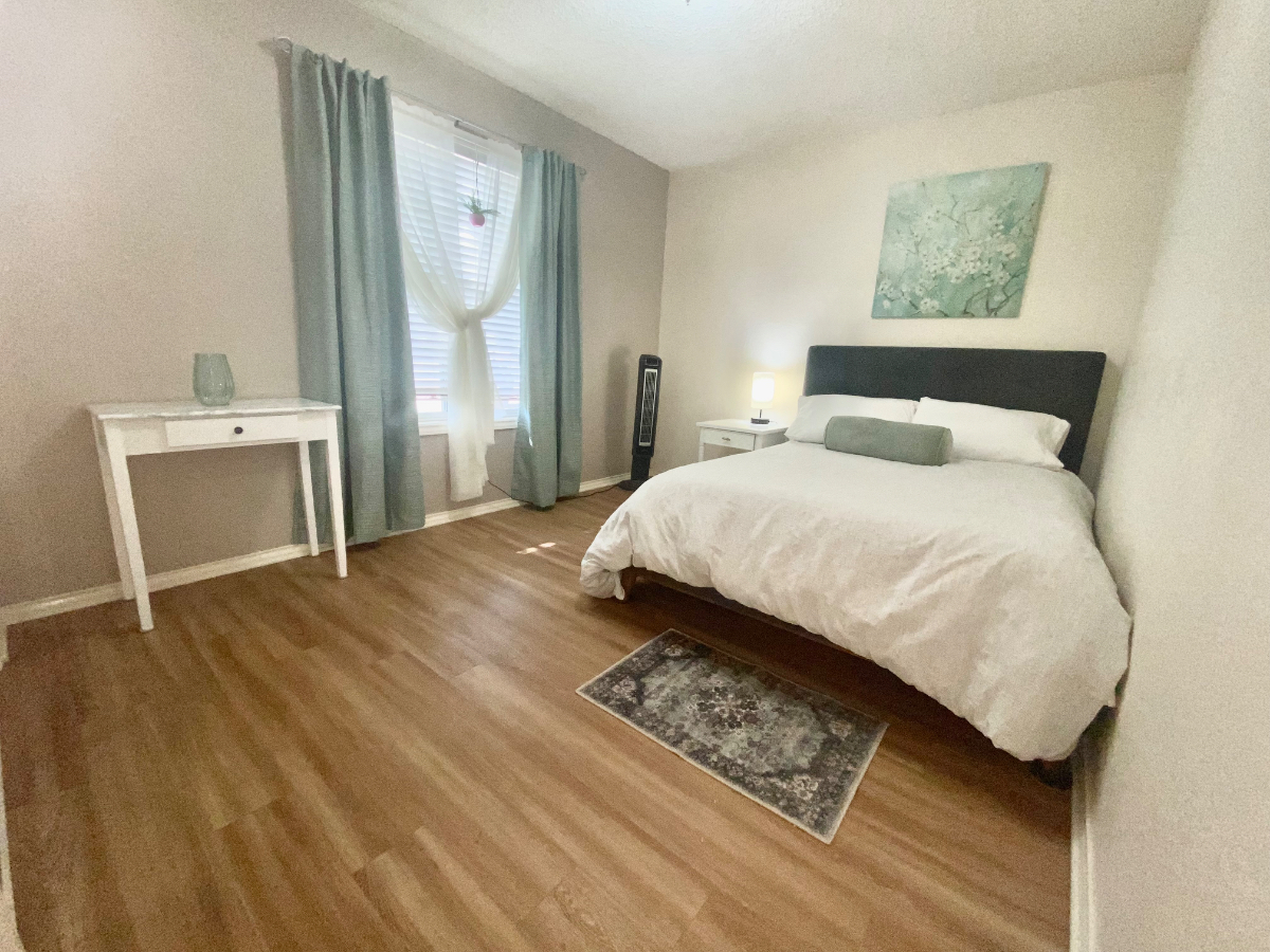 Quiet street / 3/2/2 / TTU/LCU Stay / Pet Friendly / Yard / WFH - Photo 6