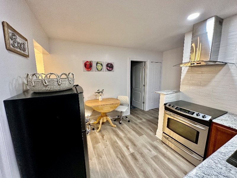 Hertel Strip 2 br or 1 br - Photo 5