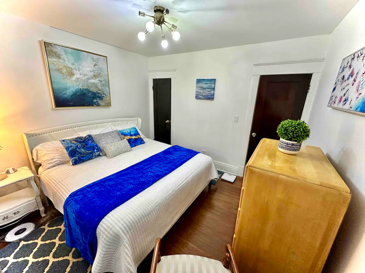 Hertel Strip 2 br or 1 br - Photo 3