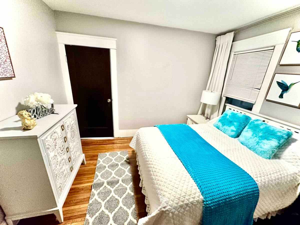 Hertel Strip 2 br or 1 br - Photo 10