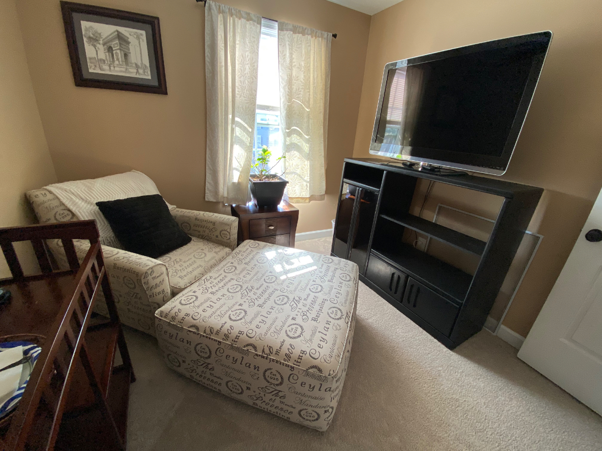Newly remodeled bedroom, private bath, and small living room just for u - Photo 4