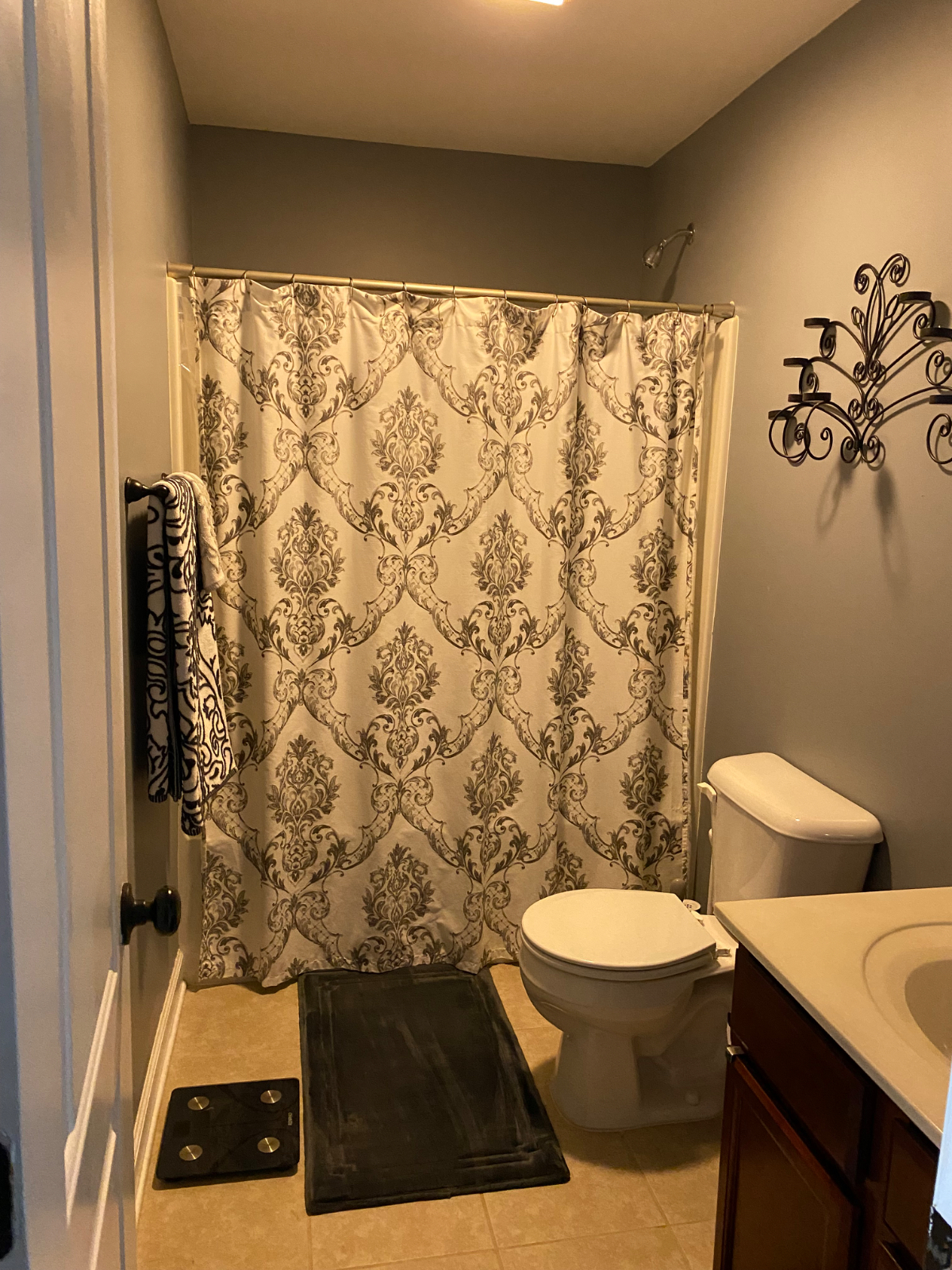 Newly remodeled bedroom, private bath, and small living room just for u - Photo 5