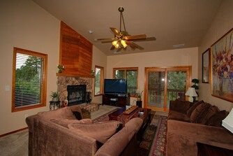 Country Club Townhome- on Urban Trail, walkout to the forest. WIFI, Direct TV, all utilities include - Photo 6